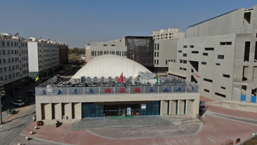 甘肃省张掖市临泽游泳馆太阳能+热泵泳池恒温项目案例